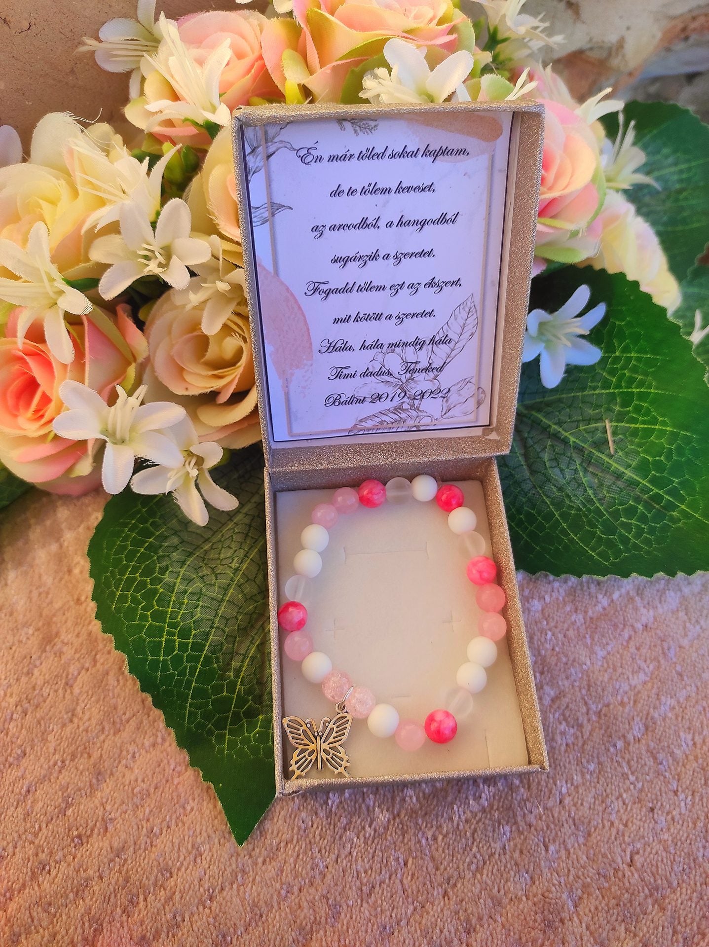 Pillangós ásvány karkötő pedagógusnak